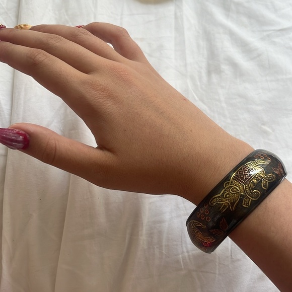 Large dangle bracelets - Picture 3 of 5